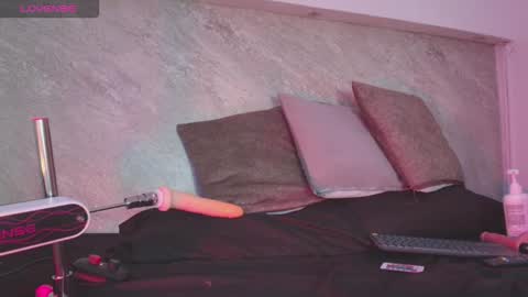 Snapshot of dixie_grey1 chatting on 11-10-25, 04:28 Sofia online show from 11-10-25, 04:28