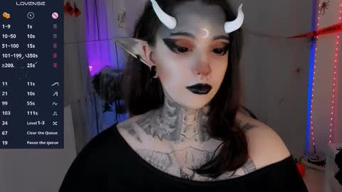 dixipixi_ online show from 10-31-25, 05:52