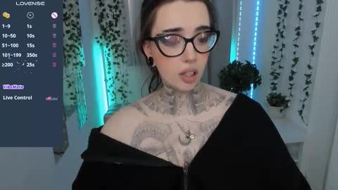 dixipixi_ online show from 03-18-26, 07:22