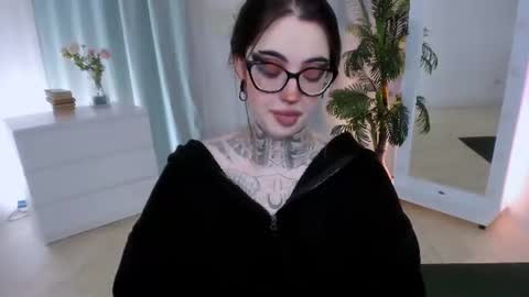 Snapshot of dixipixi_ chatting on 06-18-26, 05:41 dixipixi_ online show from 06-18-26, 05:41