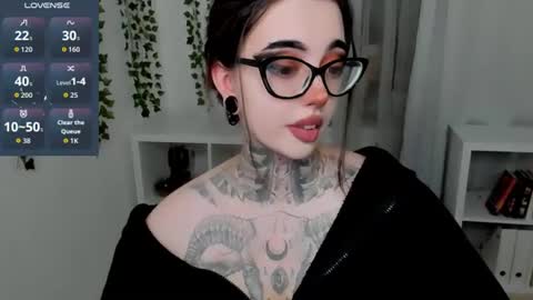 Snapshot of dixipixi_ chatting on 07-10-26, 06:28 dixipixi_ online show from 07-10-26, 06:28