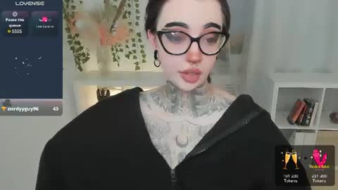 Snapshot of dixipixi_ chatting on 07-17-26, 05:58 dixipixi_ online show from 07-17-26, 05:58