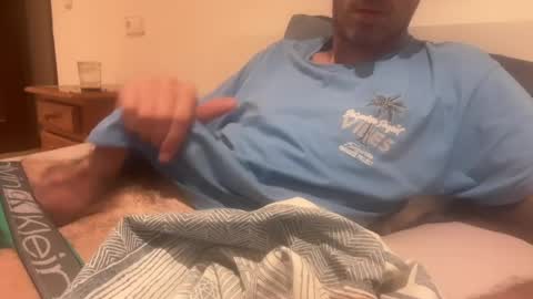 Snapshot of djul82 chatting on 08-08-26, 01:08 djul82 online show from 08-08-26, 01:08