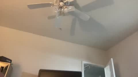 Snapshot of dlasian98 chatting on 01-29-25, 02:40 DL Asian Sissy online show from 01-29-25, 02:40