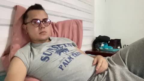 Snapshot of dleonbon chatting on 11-18-25, 01:48 Liam Bon online show from 11-18-25, 01:48