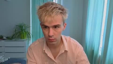 Snapshot of dobrovoritel chatting on 06-13-26, 08:56 Robert online show from 06-13-26, 08:56