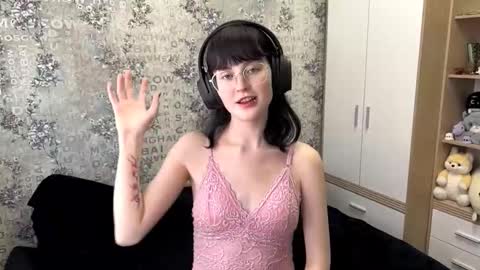 Annie PVT IS OPEN online show from 09-15-25, 12:05