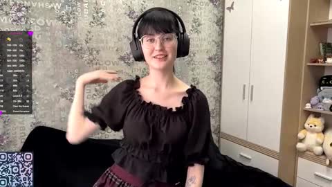 Annie PVT IS OPEN online show from 09-25-25, 12:09