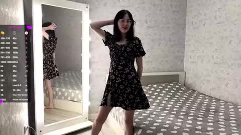 Annie PVT IS OPEN online show from 10-04-25, 07:01