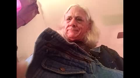 doggydaddy714 online show from 03-12-26, 05:52