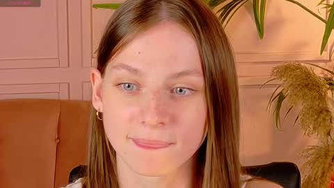 Snapshot of dolce_moments chatting on 05-20-26, 01:39 Doly online show from 05-20-26, 01:39