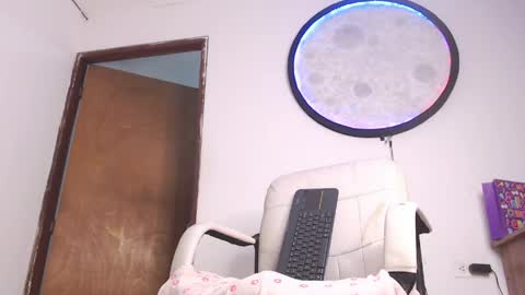 doll_and_thebrown online show from 04-08-26, 01:49