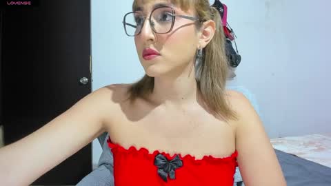 Snapshot of doll_andrea_ chatting on 04-29-26, 10:05 ANDREA online show from 04-29-26, 10:05
