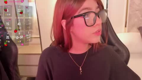 Snapshot of doll_eyeess_ chatting on 10-08-25, 02:31 D  online show from 10-08-25, 02:31