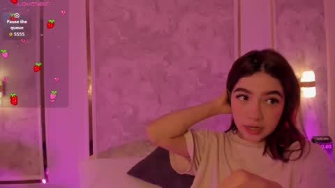 Snapshot of doll_eyeess_ chatting on 10-17-25, 02:37 D  online show from 10-17-25, 02:37