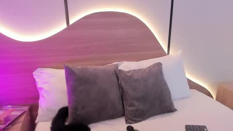Snapshot of doll_eyeess_ chatting on 10-18-25, 06:41 D  online show from 10-18-25, 06:41