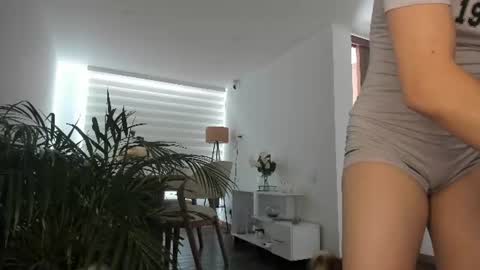 Snapshot of doll_oriana chatting on 06-19-26, 09:07 doll_oriana online show from 06-19-26, 09:07