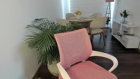 Snapshot of doll_oriana chatting on 06-25-26, 08:02 doll_oriana online show from 06-25-26, 08:02