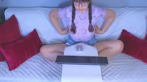 Snapshot of doll_tessa chatting on 07-08-26, 04:11 Tessa online show from 07-08-26, 04:11