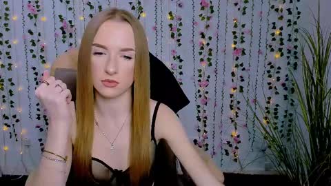Snapshot of doll_vey chatting on 03-10-25, 03:52 doll_vey online show from 03-10-25, 03:52