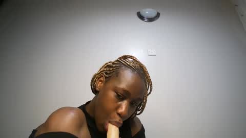 Snapshot of dollberry chatting on 12-13-24, 02:10 dollberry online show from 12-13-24, 02:10