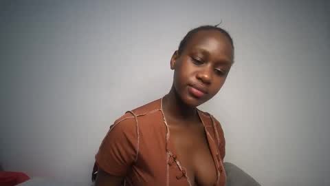 Snapshot of dollberry chatting on 01-13-25, 11:27 dollberry online show from 01-13-25, 11:27