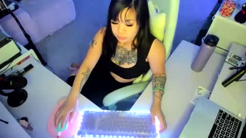 DOLLLFACE online show from 10-04-25, 06:22