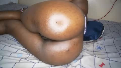 Snapshot of dollqueen_ chatting on 09-24-25, 03:43 dollqueen_ online show from 09-24-25, 03:43