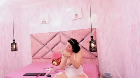 Snapshot of dolls_antonella chatting on 06-20-26, 12:41 Antonella online show from 06-20-26, 12:41