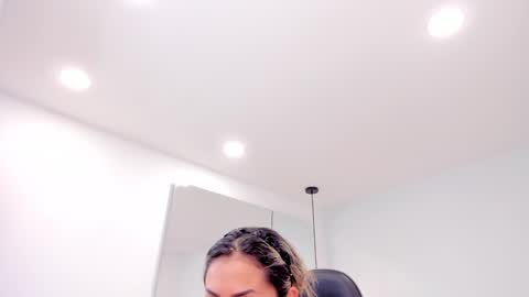 Snapshot of dolly_walker chatting on 01-21-25, 08:19 dolly walker online show from 01-21-25, 08:19