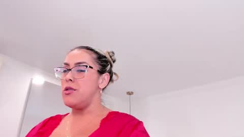 Snapshot of dolly_walker chatting on 06-21-26, 01:19 dolly walker online show from 06-21-26, 01:19