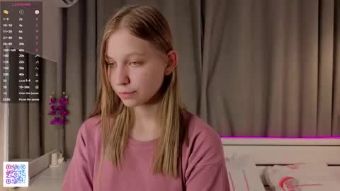 Emilia online show from 10-19-25, 06:08