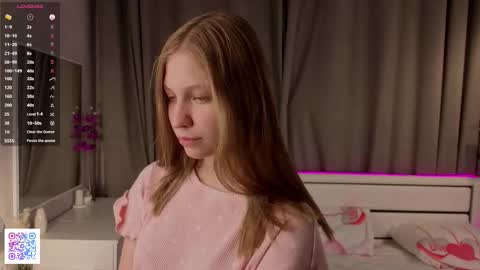 Emilia online show from 10-21-25, 06:08