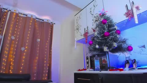 Snapshot of dollyiaa chatting on 12-26-24, 05:26 Dollya online show from 12-26-24, 05:26