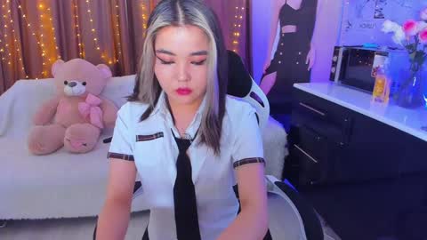 Snapshot of dollyiaa chatting on 01-19-25, 09:33 Dollya online show from 01-19-25, 09:33