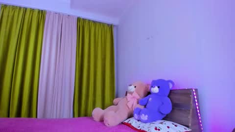 Snapshot of dollyiaa chatting on 09-27-25, 12:54 Dollya online show from 09-27-25, 12:54