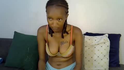 Snapshot of dolsexy chatting on 05-17-26, 01:36 dolsexy online show from 05-17-26, 01:36