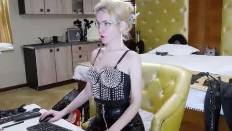 domcaprisse online show from 02-11-25, 11:10