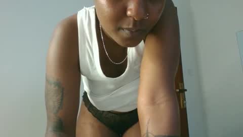 Snapshot of domecesy chatting on 10-19-25, 01:23 Amarie noels online show from 10-19-25, 01:23