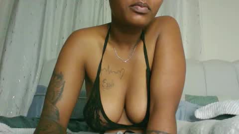 Snapshot of domecesy chatting on 11-03-25, 11:37 Amarie noels online show from 11-03-25, 11:37