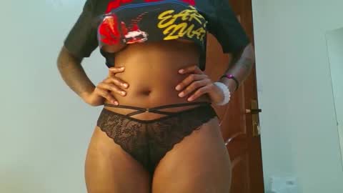 Snapshot of domecesy chatting on 11-19-25, 01:55 Amarie noels online show from 11-19-25, 01:55