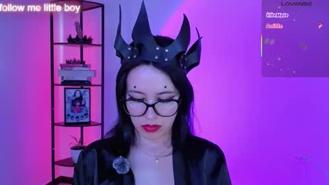 Snapshot of domgiirl chatting on 02-12-26, 06:14 Mistress online show from 02-12-26, 06:14