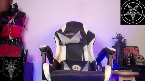 Snapshot of domina_lilith chatting on 11-26-25, 06:36 Lilith online show from 11-26-25, 06:36