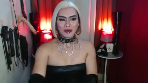 Snapshot of dominantrix_diannaxxx chatting on 12-05-25, 08:38 diana online show from 12-05-25, 08:38