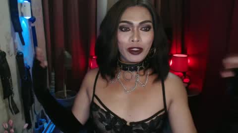 Snapshot of dominantrix_diannaxxx chatting on 06-20-26, 07:44 diana online show from 06-20-26, 07:44