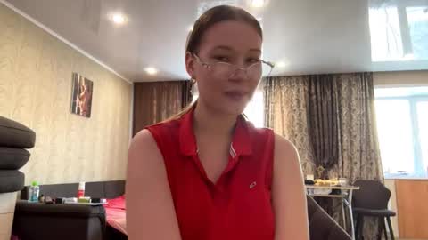 Olivia online show from 11-18-25, 04:28