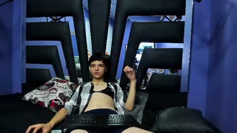 Snapshot of dominic_flame chatting on 07-17-26, 04:30 DOMINIC online show from 07-17-26, 04:30