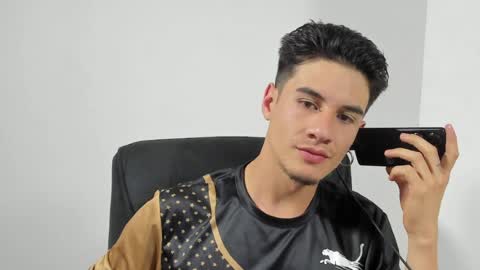 Snapshot of dominic_radccliffe chatting on 05-12-26, 02:19 Your real love online show from 05-12-26, 02:19