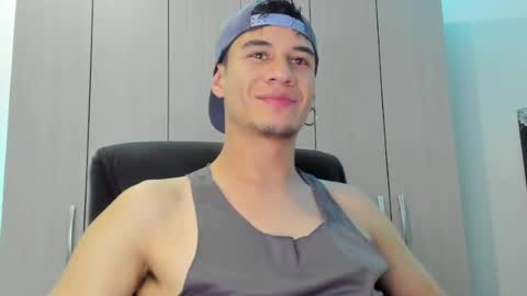 Snapshot of dominic_radccliffe chatting on 05-17-26, 01:25 Your real love online show from 05-17-26, 01:25