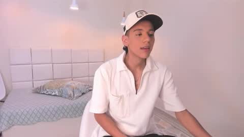 Snapshot of dominicjonnes chatting on 02-23-26, 07:33 dominicjonnes online show from 02-23-26, 07:33